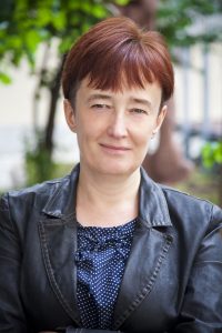 Fotografia portretowa zastępcy dyrektora Archiwum Narodowego w Krakowie dr Kamili Follprecht 