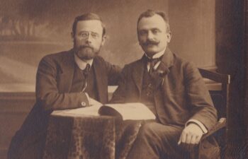 Ludwik Czech (po prawej) - kierownik działu aprowizacyjnego Głównego Komitetu Plebiscytowego Spisko-Orawskiego, brak daty