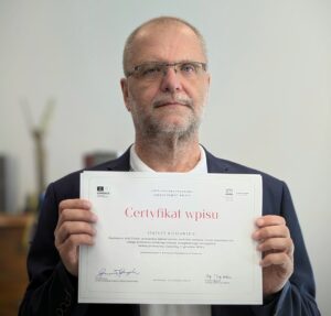 Prof. dr hab. Wojciech Krawczuk Dyrektor Archiwum Narodowego w Krakowie otrzymała certyfikat wpisu na Listę Krajową Programu UNESCO Pamięć Świata 