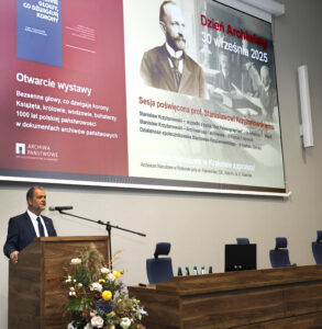 Prof. dr hab. Wojciech Krawczuk, Dyrektor Archiwum Narodowego w Krakowie wita gości. Fot. Wojciech Staszkiewicz 