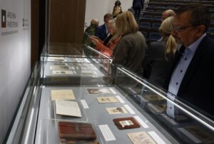Wystawa podczas premiery przygotowanej przez nią do druku publikacji „Opisać niepodobna, widzieć trzeba. Podróż Zdzisława Tarnowskiego do Egiptu i Ziemi Świętej w 1891 roku” w opracowaniu naukowym Grażyny Spyrki,(fot. Wojciech Staszkiewicz) 